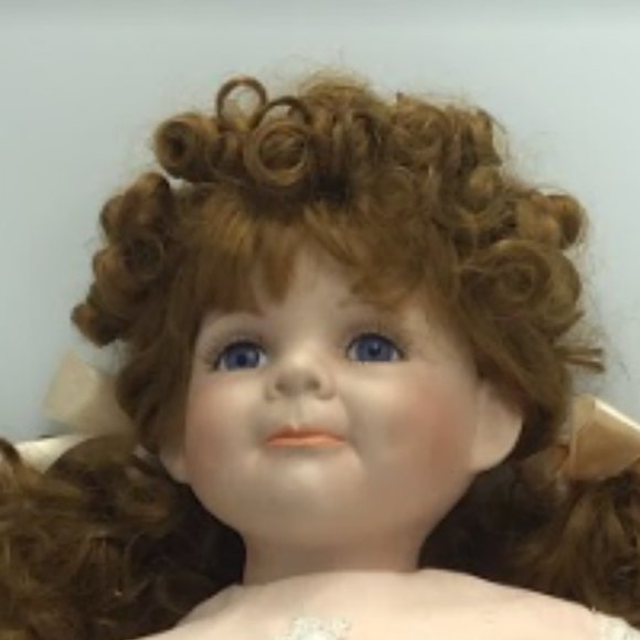 William Tung Collection Porcelain Doll Vintage Collectible Home Display Ornament - Picture 9 of 12